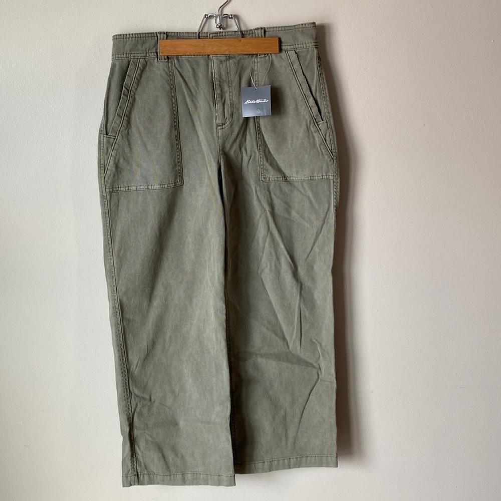 Size 8 Eddie Bauer wide leg crops